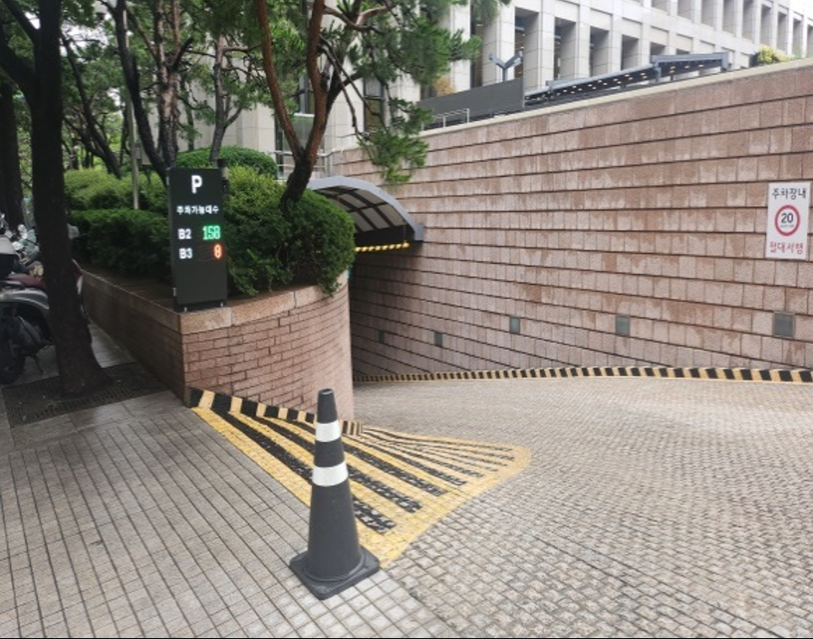 입구안내판.png